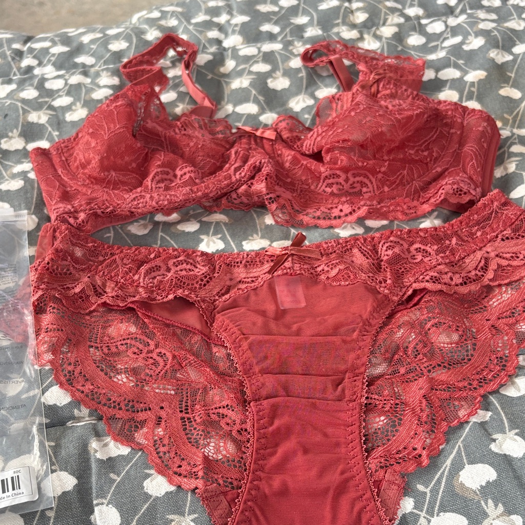 694 Elegant Lace Womens Intimate Set  Reddish